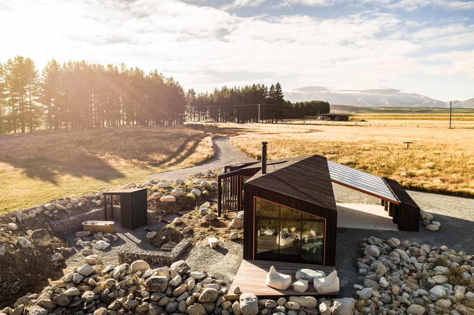 Cabin immersed in its surroundings