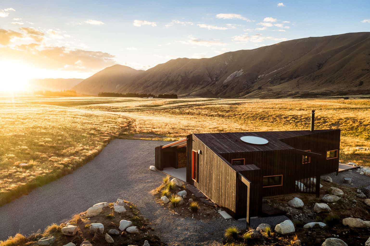 Sustainable cabin immersed in nature