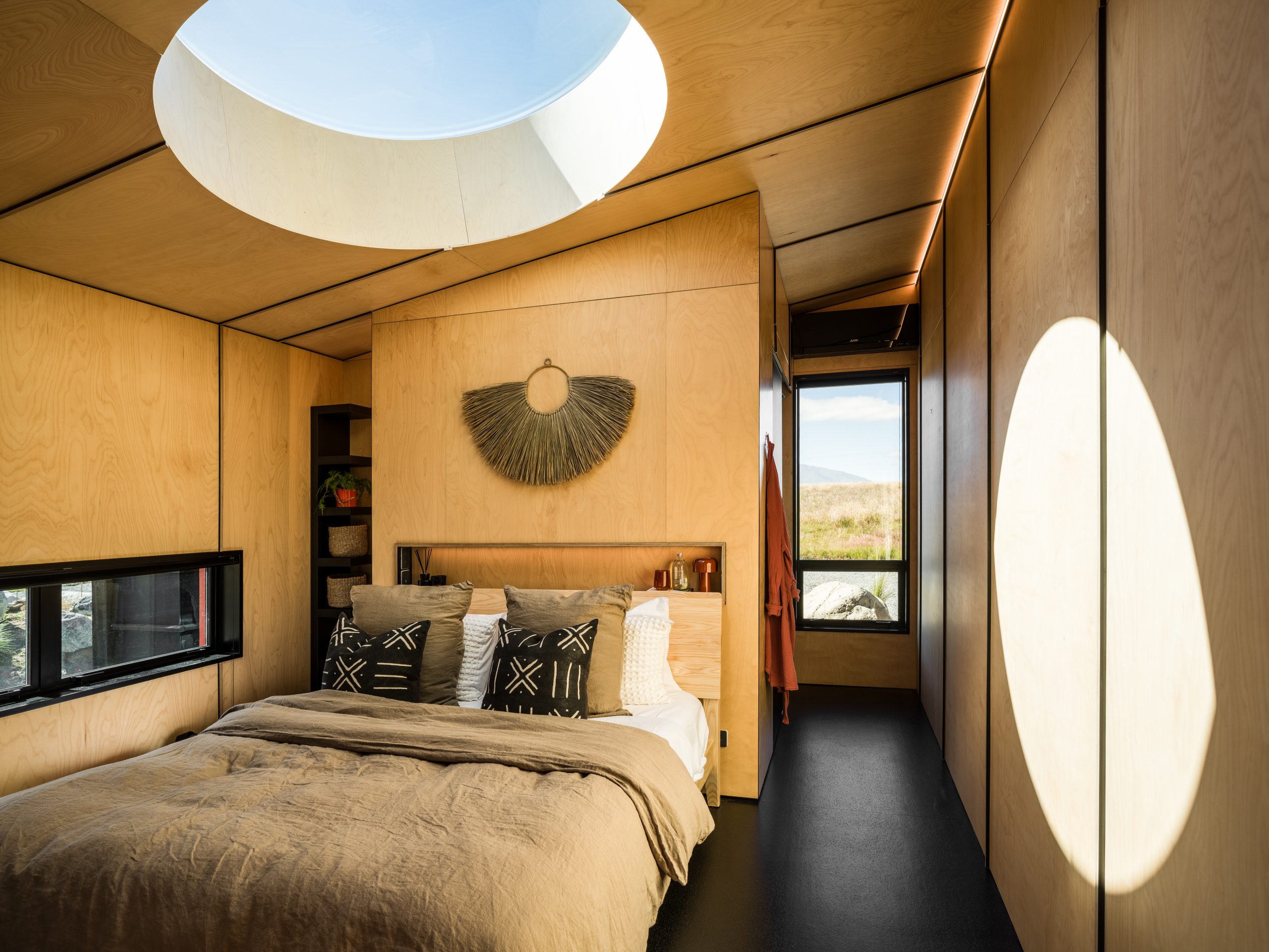 Sustainable cabin immersed in nature