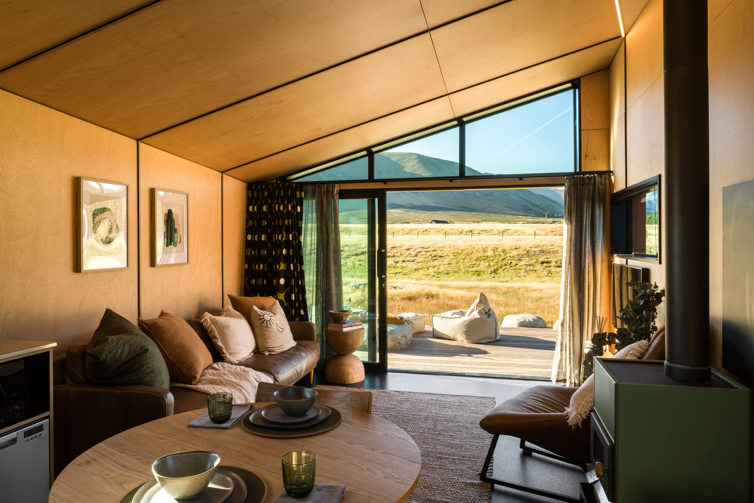 Sustainable cabin immersed in nature