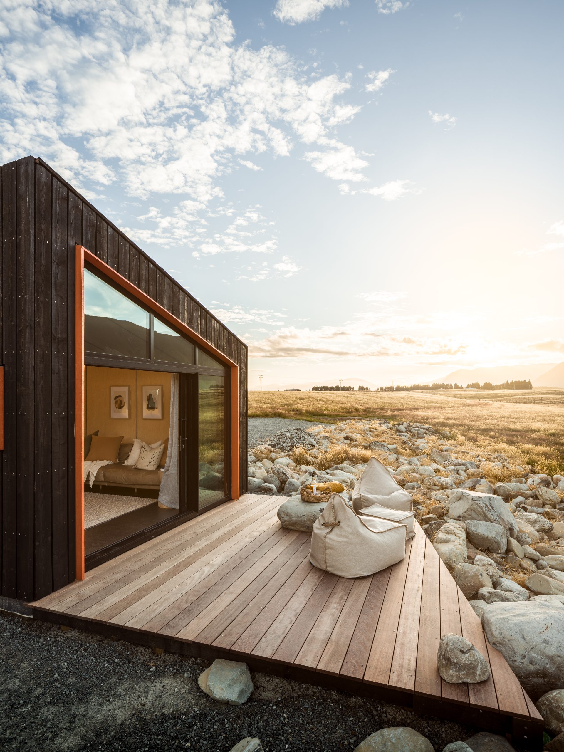 Sustainable cabin immersed in nature